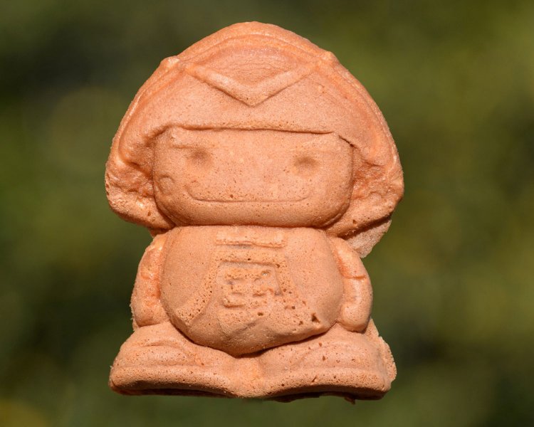 名物の人形焼き・嵐丸焼き。