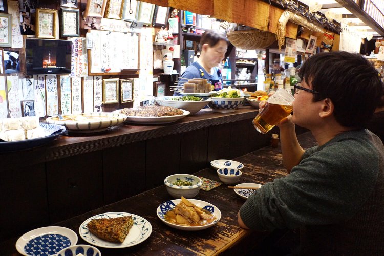 根津『木曽路』〜親子経営のほっこり酒場。その店名に秘められた想い〜