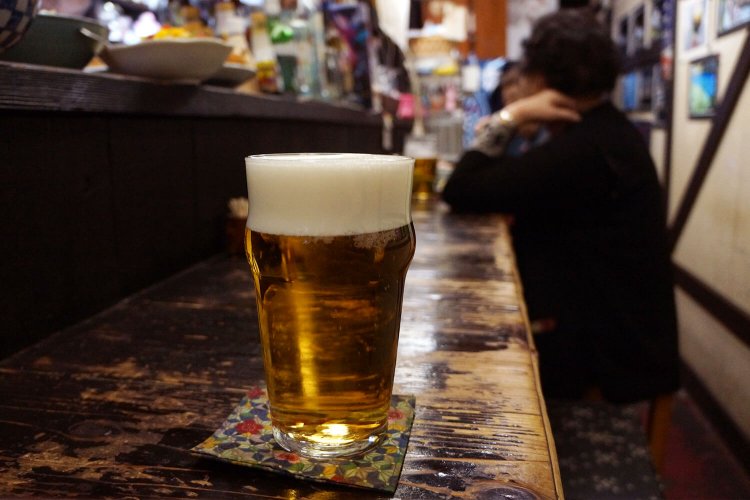 何はともあれ、生ビール 600円で喉を潤おそう