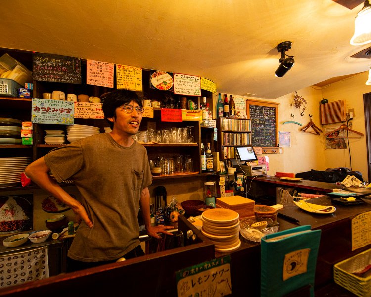 店主は元バンドマン。