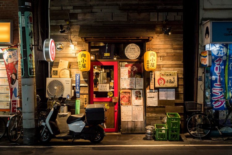 店名通り、店は小屋風。