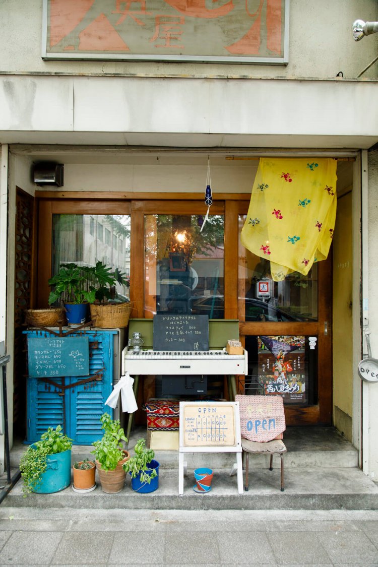 手作り感あふれる外観。