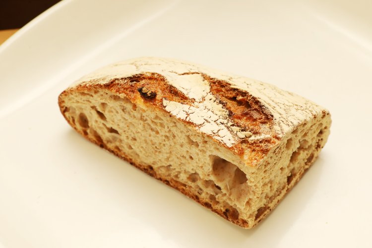 14 区スペシャルは、1/4サイズで210円。半分は420円、まるまる1 個なら840円だ。