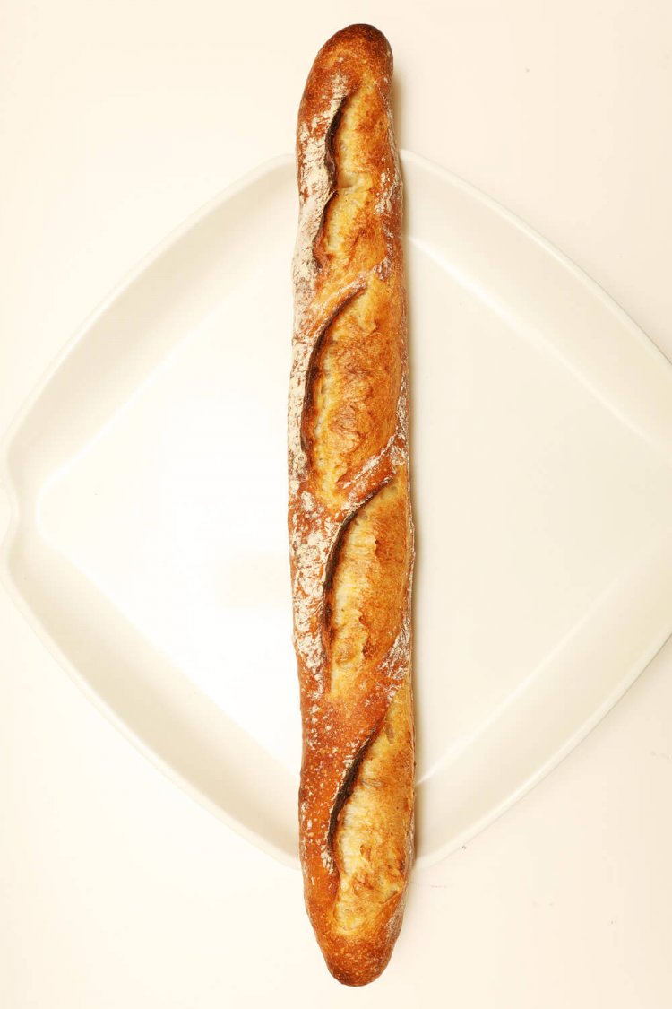 バゲット310円は1/2 サイズ155円も用意。豊かな香りにハマること間違いなし。