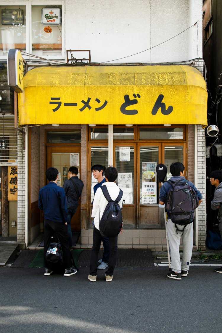 開店5分前にはすでにこの行列。