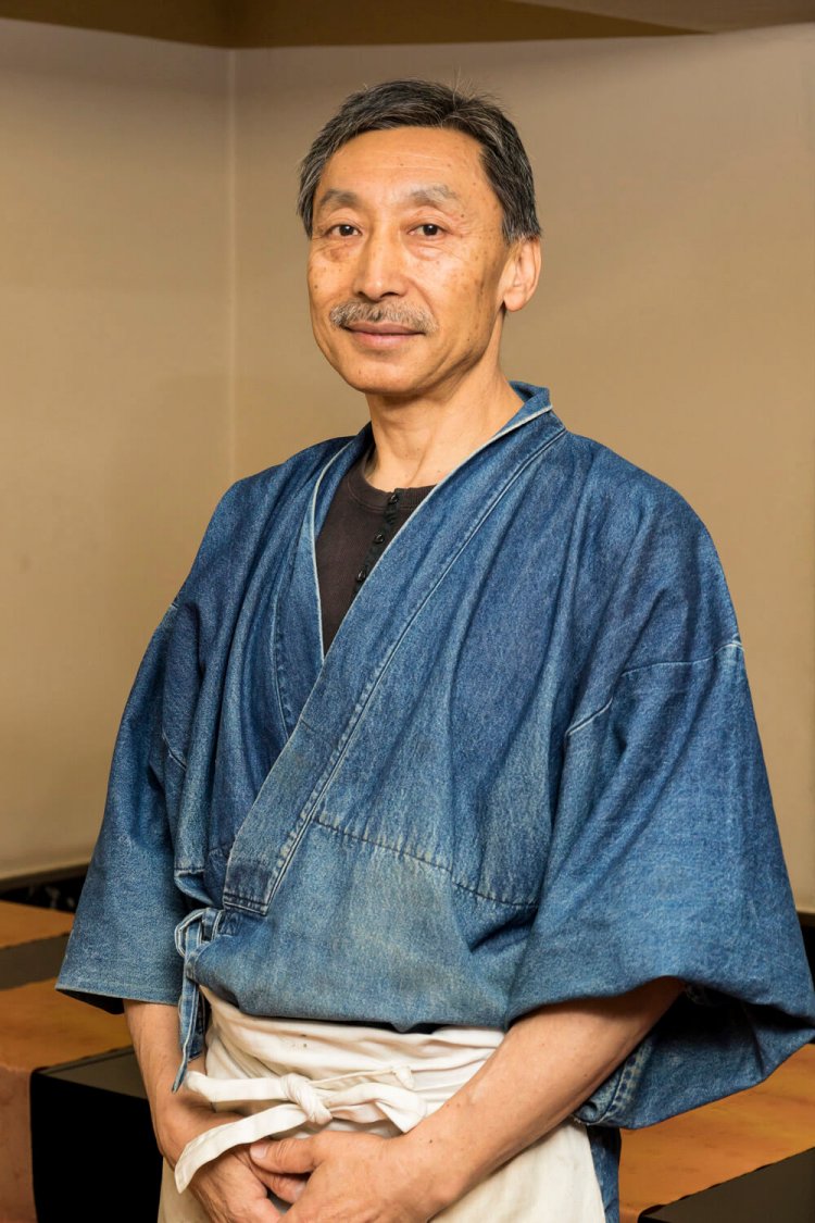 気軽に食べ物の話などをしてくれる店主の関一（はじめ）さん。