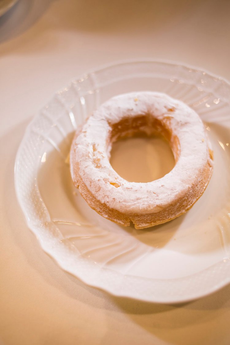 バタードーナッツ360円はテイクアウトも可。