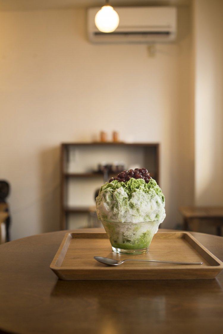 『甘味ゆい』の抹茶あずきミルク1000円。