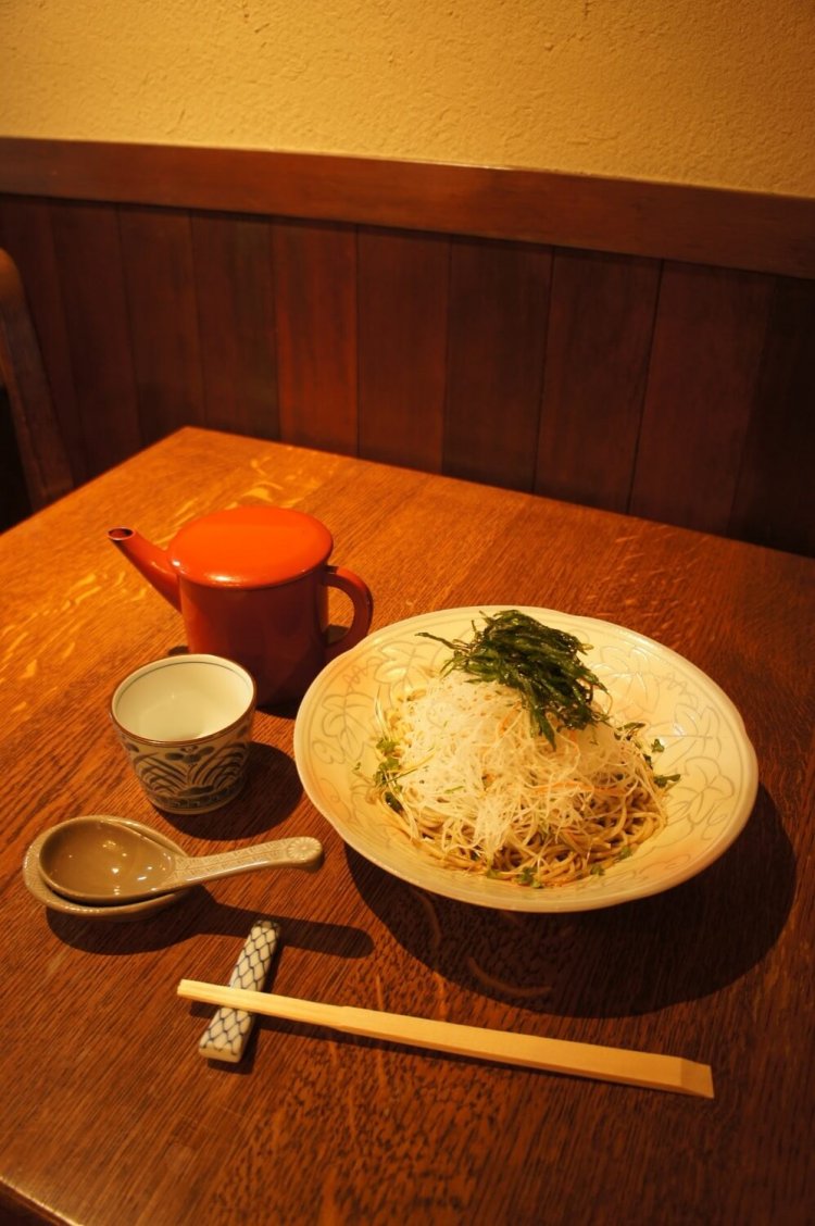 サラダ蕎麦1000円。