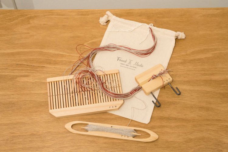 オリジナルのバンド織りキット7700円。