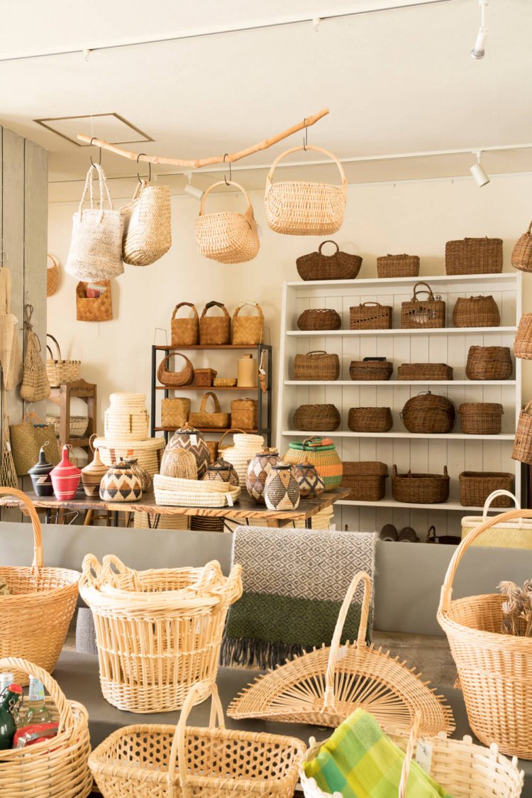 カゴバッグも目移りするほど豊富。