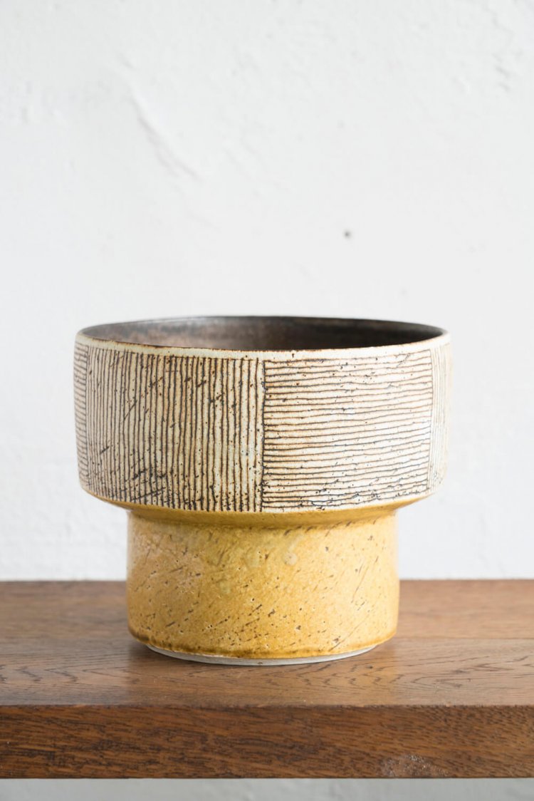 市岡泰さんの花器1万9800円。