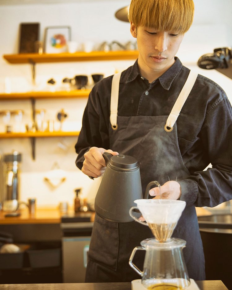 「豆によってお湯の注ぎ方を変えます」と野口さん。