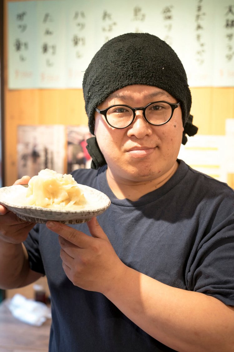 サービス精神旺盛な店主。