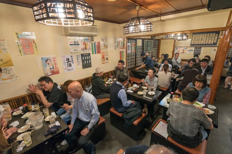 150席の大箱だが、連日大にぎわい。