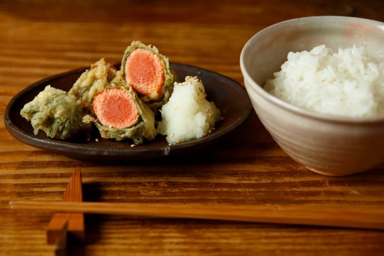 明太子大葉巻天（4切）630円とごはん200円。