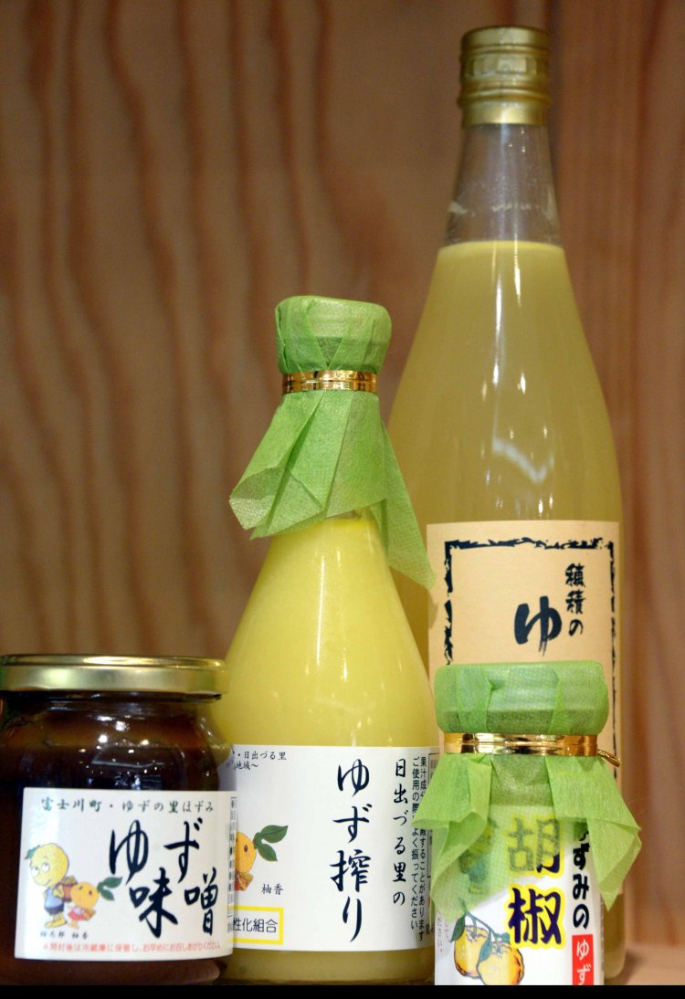 町の特産ユズの収穫は年末までだが通年で加工品が各種手に入る。