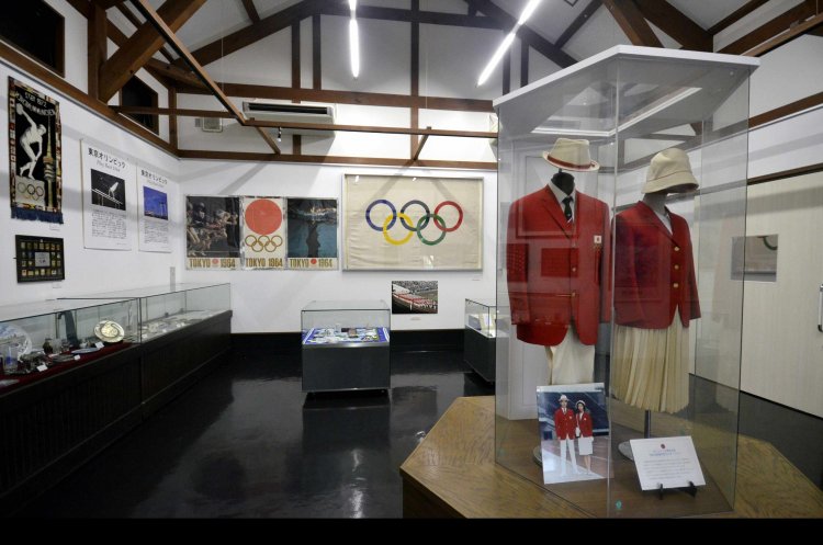 開会式を思い出す真紅のブレザー。