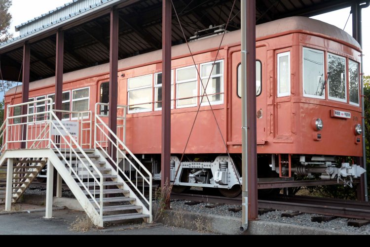 廃線後に上田丸子電鉄や江ノ電で走り1986年に里帰りした車両。