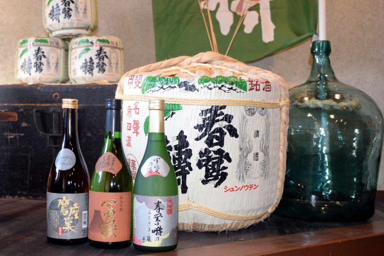 大吟醸、純米吟醸『富嶽』など各種。純米『鷹座巣』1346円。