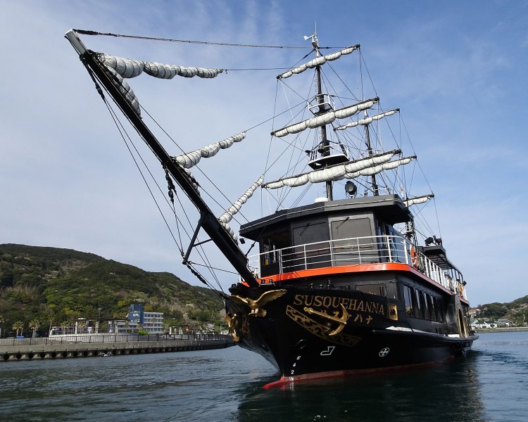 ペリー艦隊最大の黒船をモチーフにした遊覧船「サスケハナ」