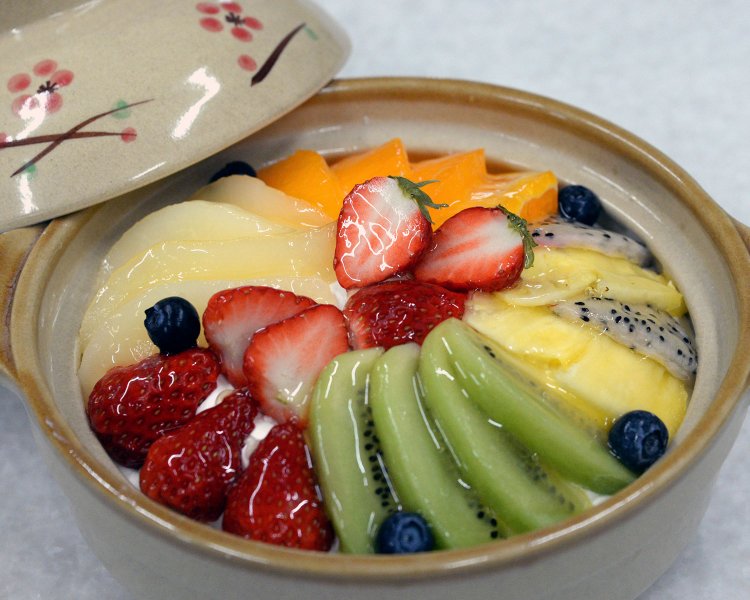 旬の味覚が楽しめる看板商品の土鍋プリン1800 円（予約が確実）