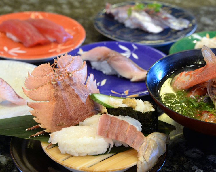 通年味わえるウチワエビ3貫1280円前後、キンメの味噌汁360円。