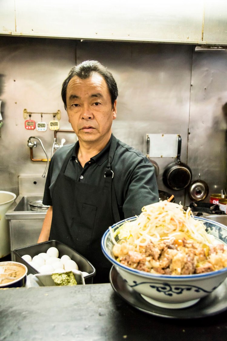 店主は一見怖そうだがラーメンとお客への愛は限りなく深い。