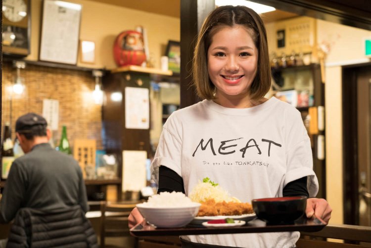 MEAT愛を胸に抱く磯さん。