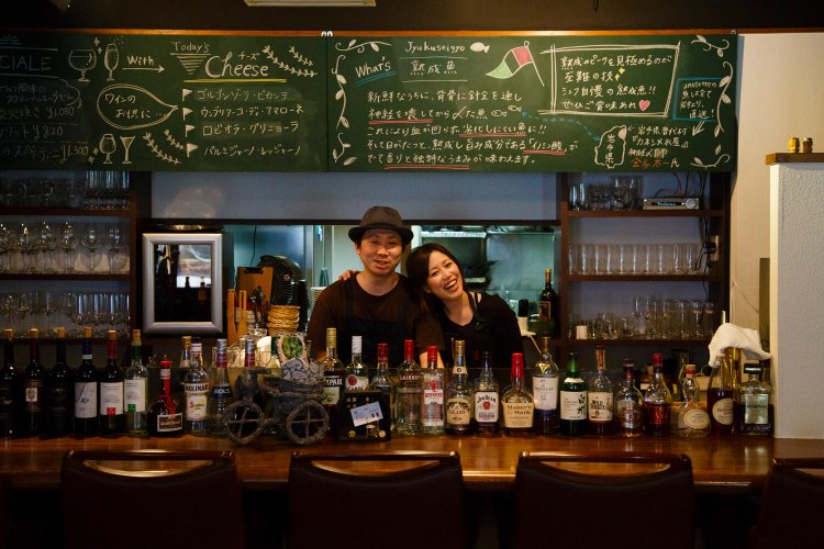 前川さんと妻・英里さん。