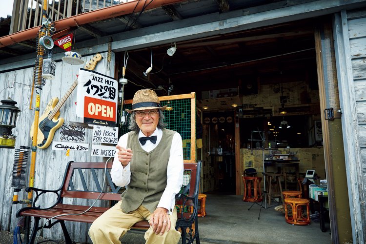 「ここはいわばマンハッタン。だから目の前の古座川はハドソン川なわけね」と 桝本さん。飛躍的な比喩はジャズ好きならではだ。