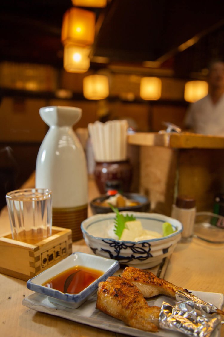 奧から煮込み630円、生ゆば520円、しのえ焼440円。