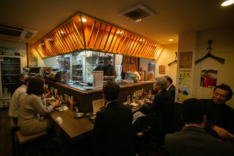 仕事帰りのサラリーマンの憩いの場。