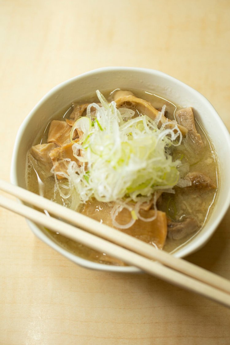 牛もつ煮込み638円。