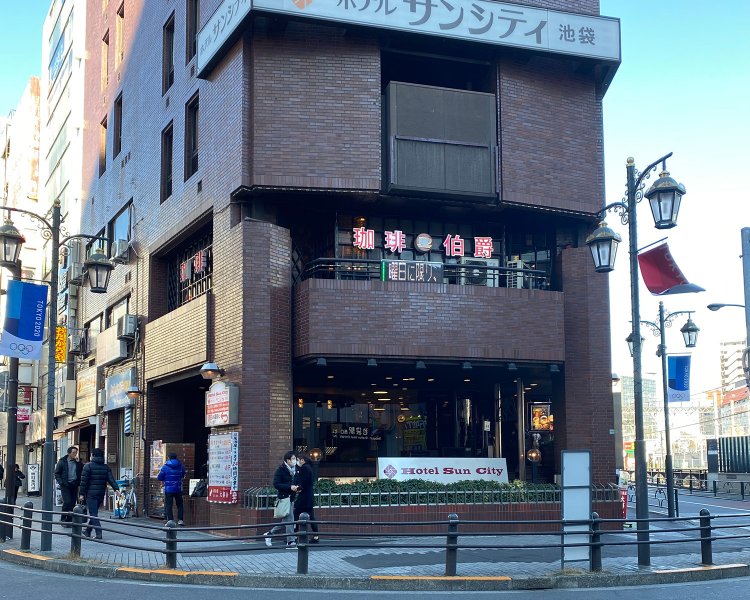 西口（北）すぐの『伯爵』と『大都会』は24時間営業で何かと便利。