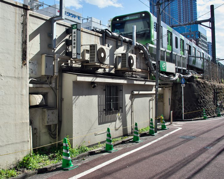 山手線では乗降客数が21万1687人と8番目に多い。