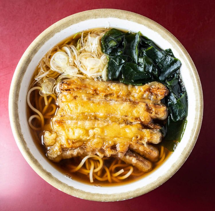 『丹波屋』ごぼう天そば380円。