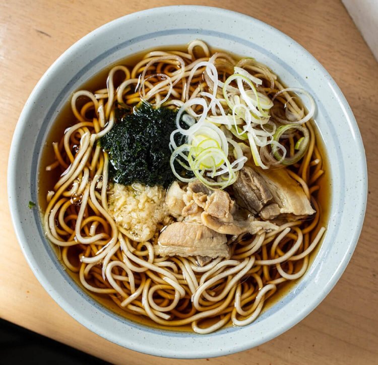 『爽亭 池袋店』豚肉生姜そば490円。