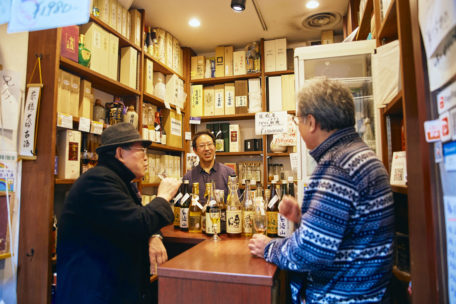 長期熟成酒研究会事務局長でもある伊藤さん。「いい古酒は鼻に残る余韻が長くなります」。