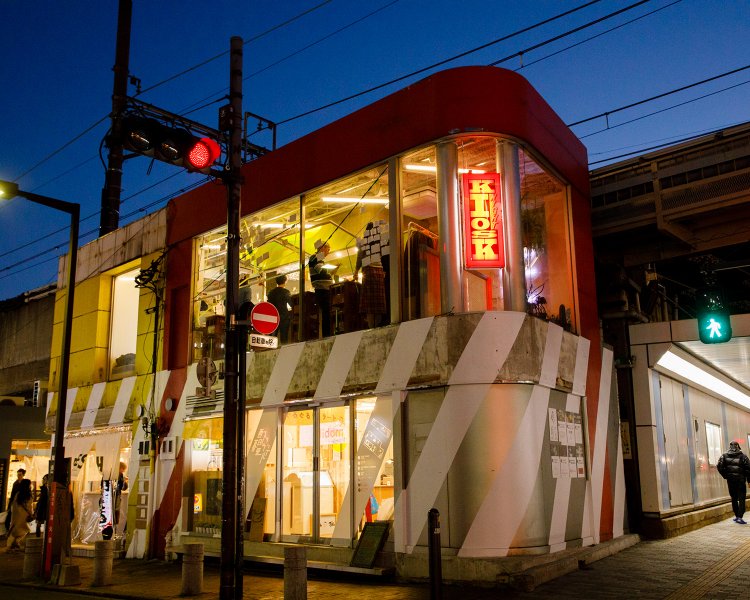  『SPICESH』11:30～15:00･17:00～22:15LO（土･日･祝は～20:45LO）、月休。