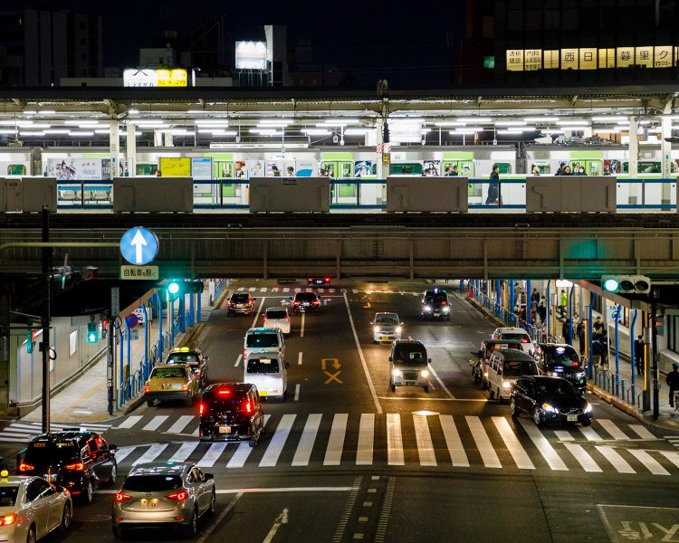 西日暮里駅前歩道橋