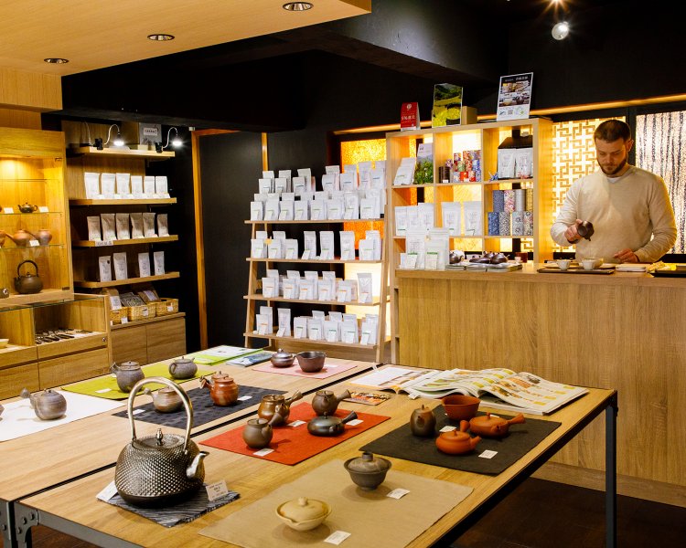 青鶴茶舗（あおづるちゃほ）