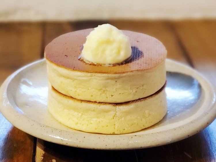 ホットケーキセット（ドリンク付き）1300円。