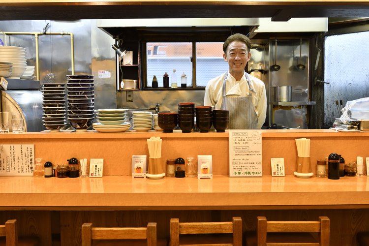 「やよいファンの女子会も開いてもらっています」と大西さん。アメリカ留学経験もあるという彼のお話は実に楽しく、店のファンが増殖するのはなるほど納得できる。