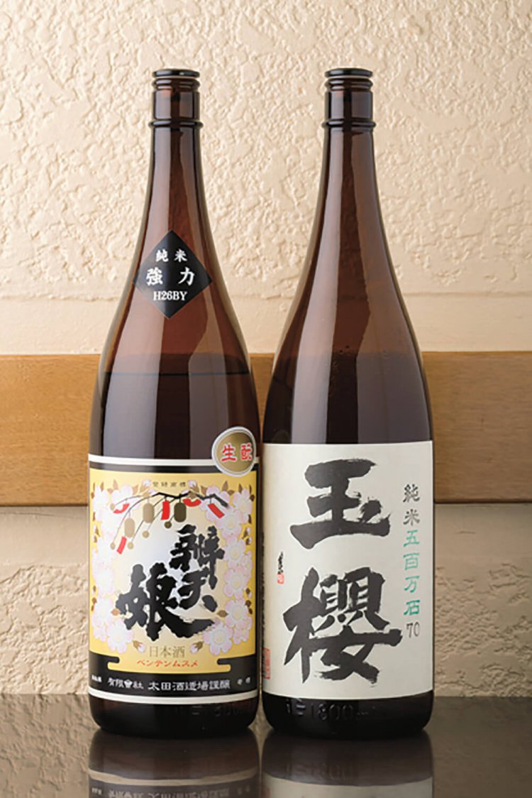 店主が燗酒で一推しの「辨天娘」純米強力450円、「玉櫻」純米五百万石500円（いずれも90mL）。