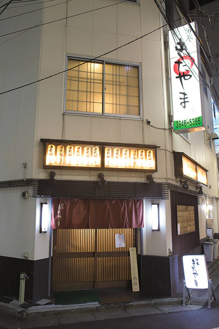 路地裏に入るとすぐ見える看板。