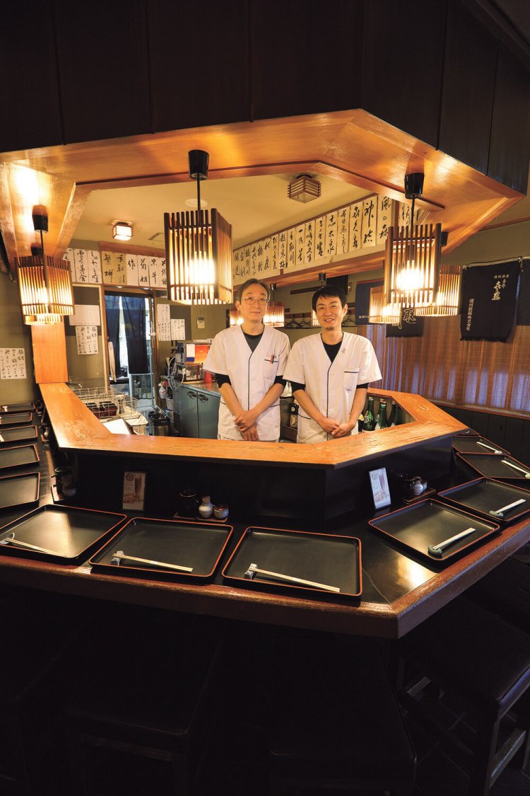 店長の小林義尚さん（左）