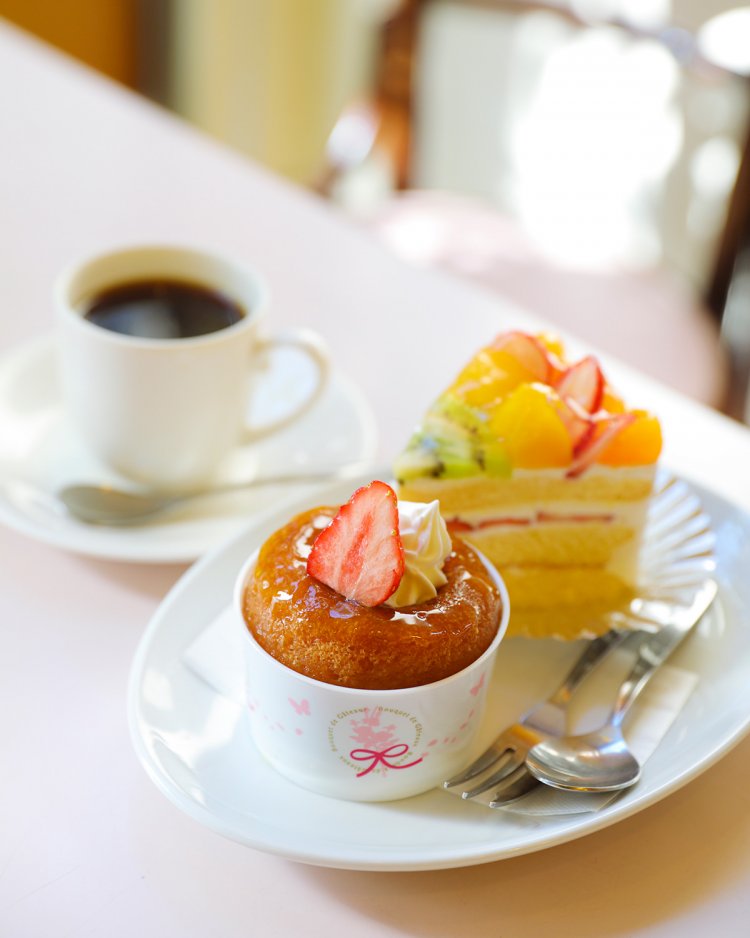 サバラン440円、フルーツトル テ430円、コーヒー 440円。