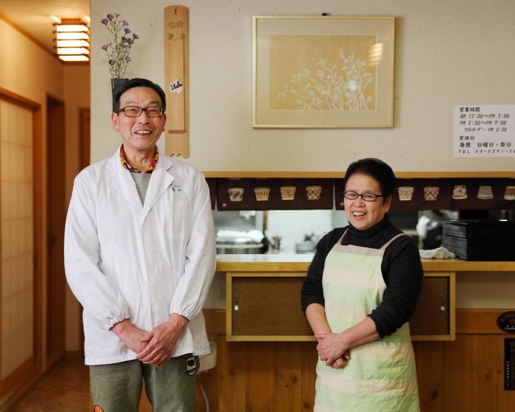 鈴木夫妻。『神田まつや』、上野『蓮玉庵』などで修業した。