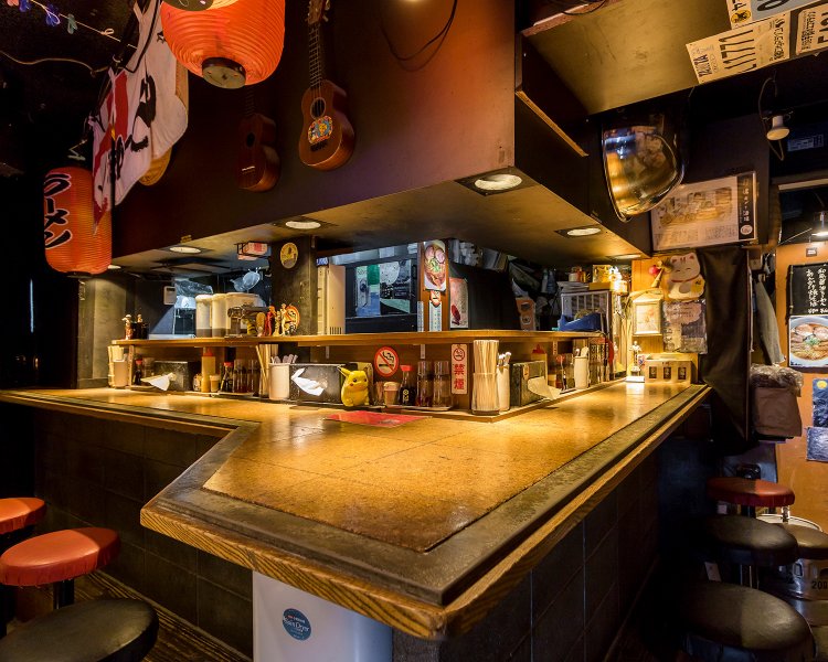 昭和の風情が漂う店内。ひとしきり飲んでからラーメンで締めたくなる。